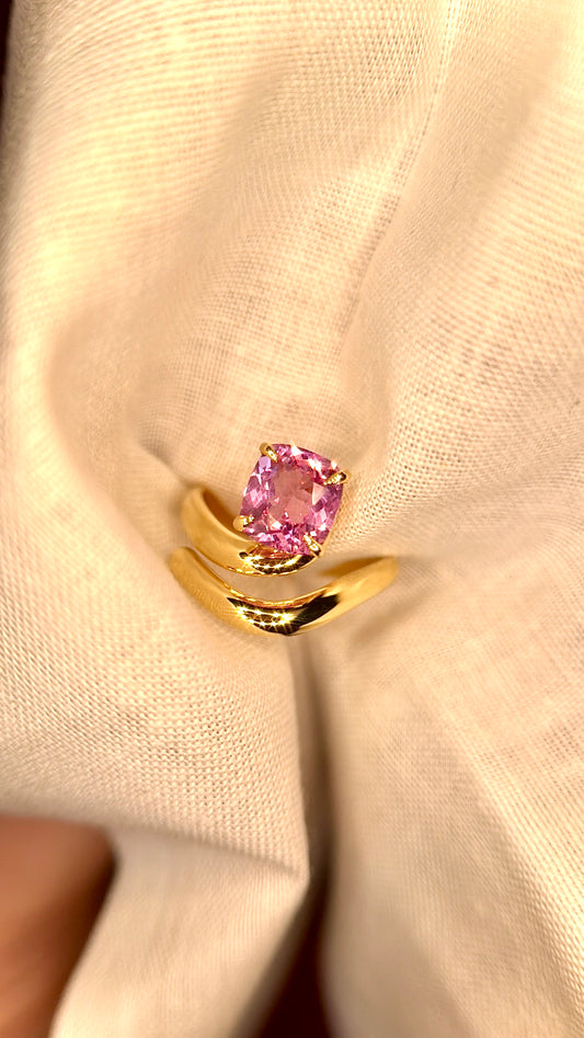 Spiral Pink Saphire ring